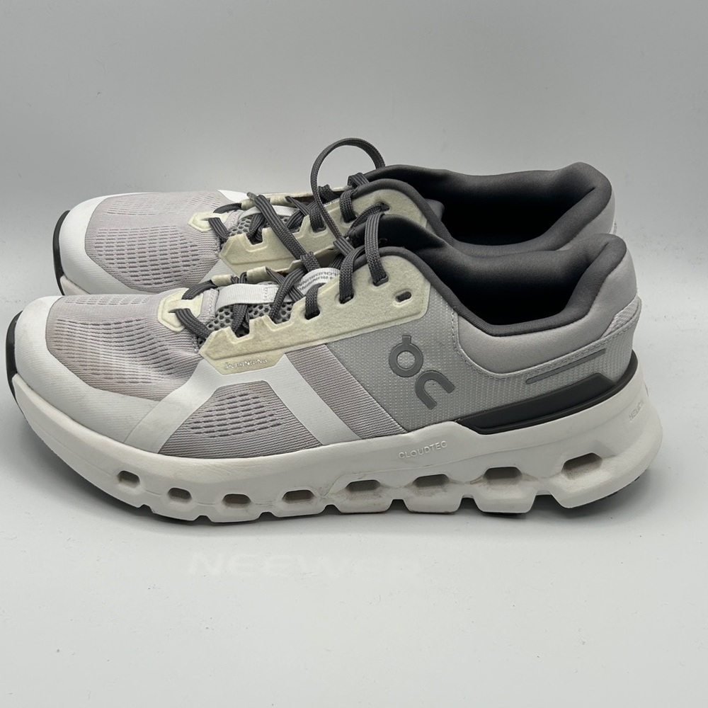 On Running Cloudstratus women’s 9 White and Gray Shoes S22 - Picture 3 of 8